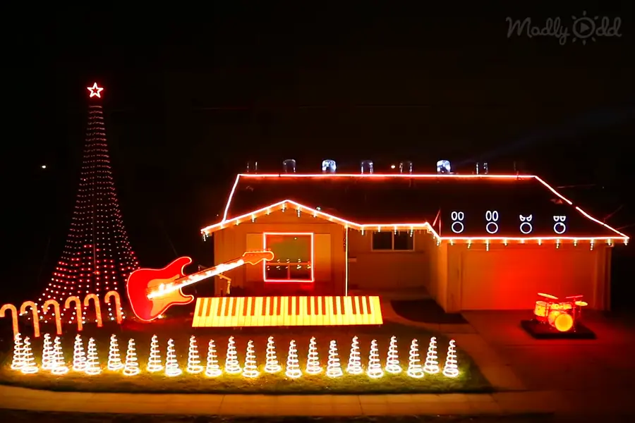 Star Wars Christmas Light Show, - house light up in red