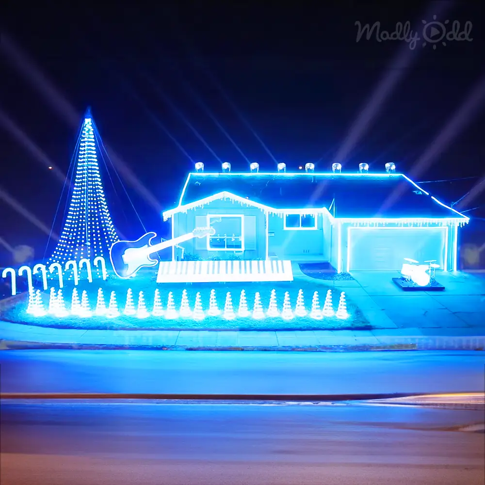 Star Wars Christmas Light Show, - house light up in bright blue