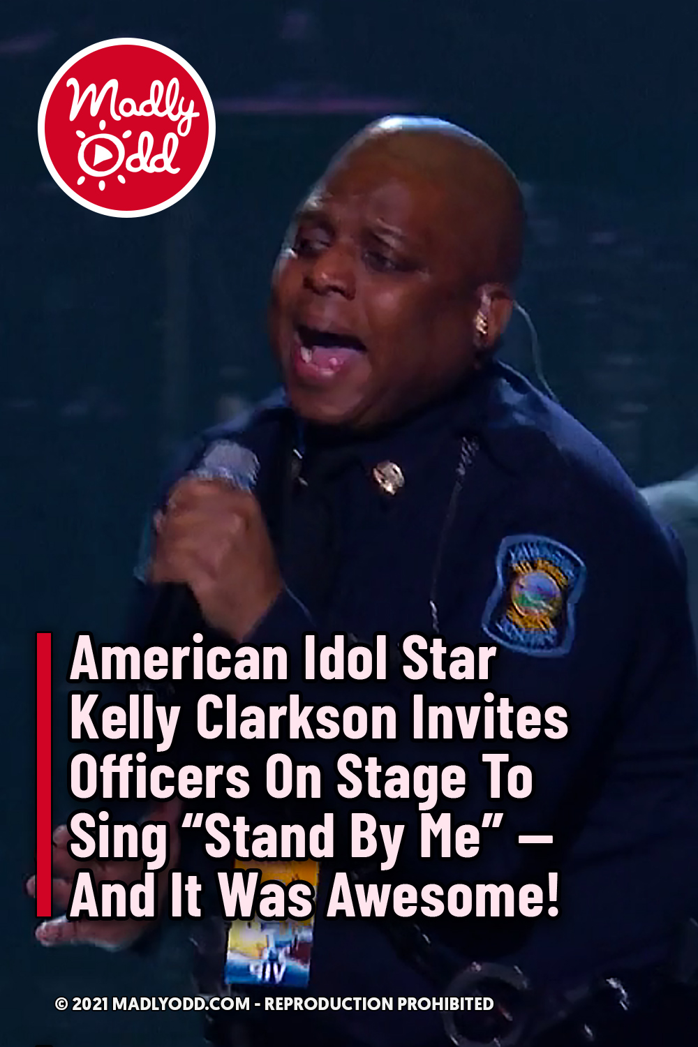 American Idol Star Kelly Clarkson Invites Officers On Stage To Sing \