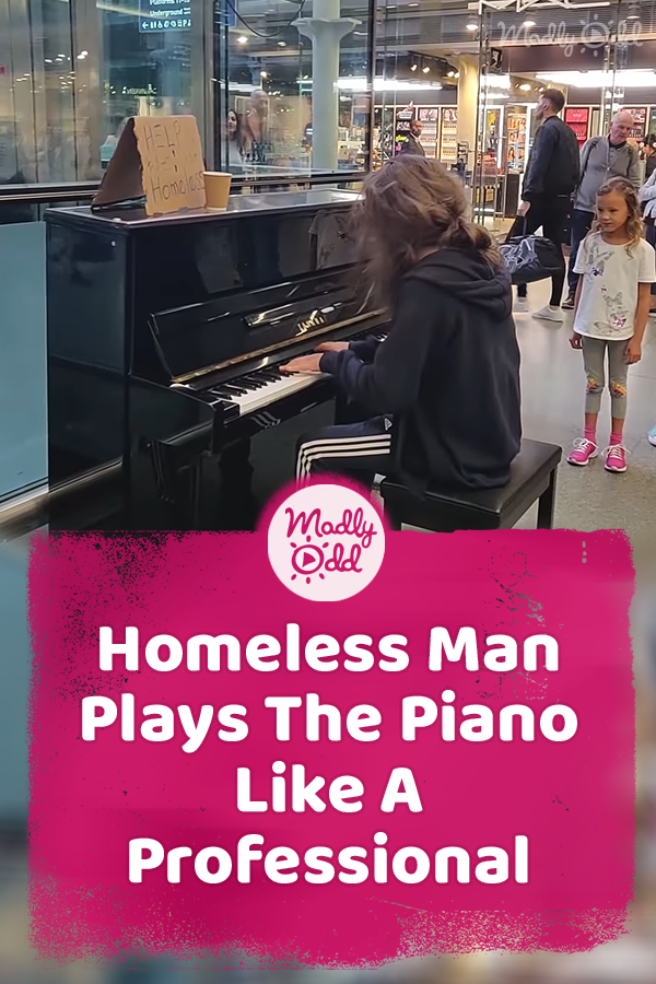 Homeless Man Plays The Piano Like A Professional