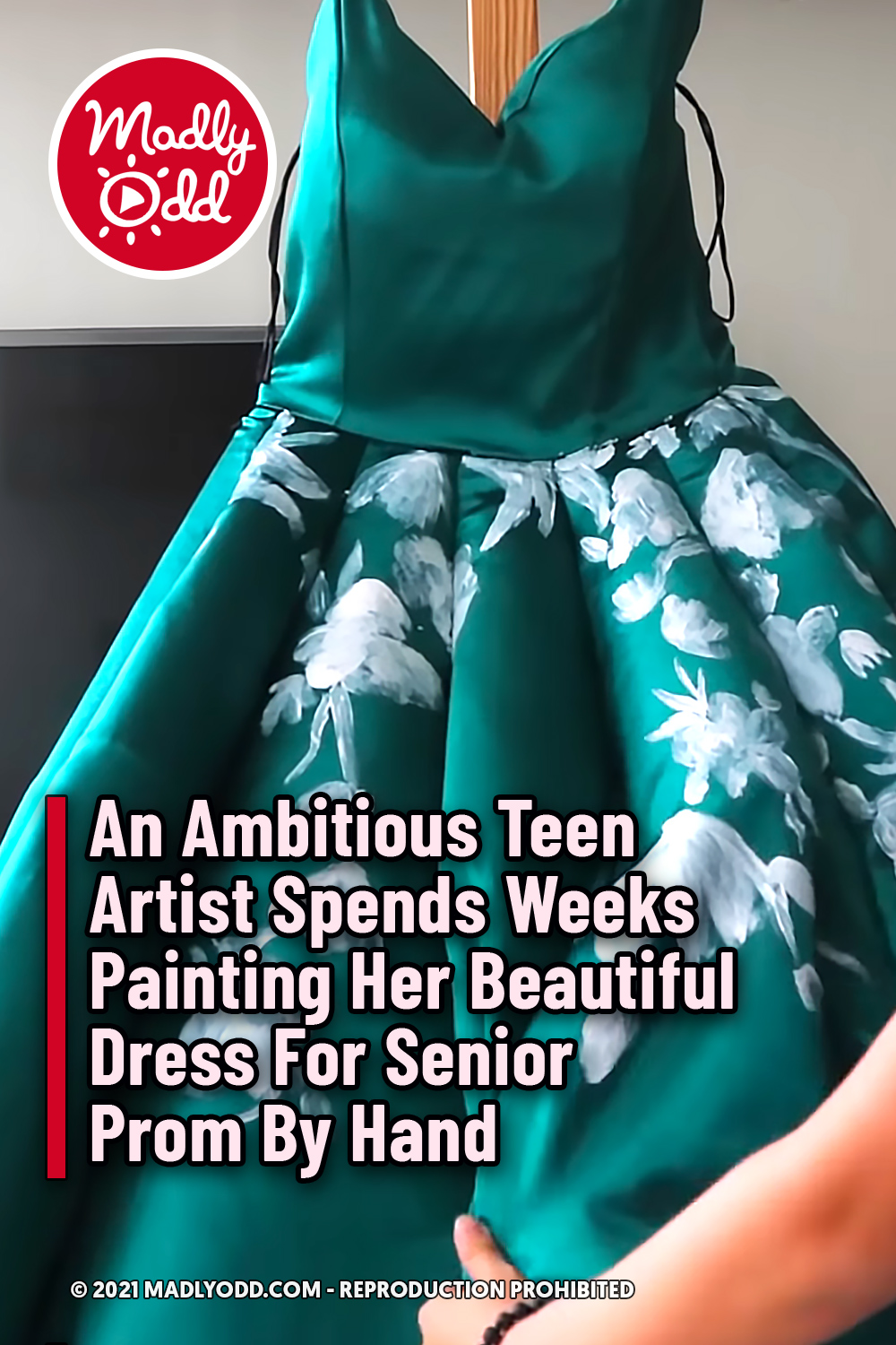 An Ambitious Teen Artist Spends Weeks Painting Her Beautiful Dress For Senior Prom By Hand