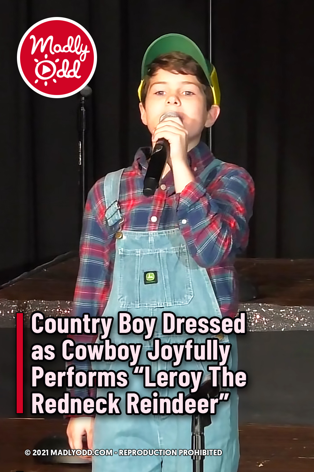 Country Boy Dressed as Cowboy Joyfully Performs “Leroy The Redneck Reindeer”