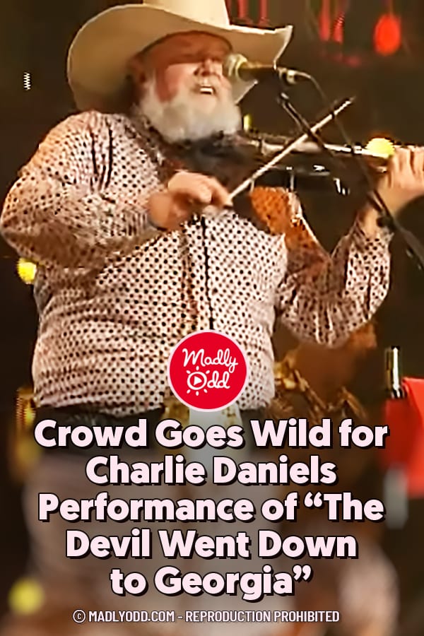 Crowd Goes Wild for Charlie Daniels Performance of “The Devil Went Down to Georgia”
