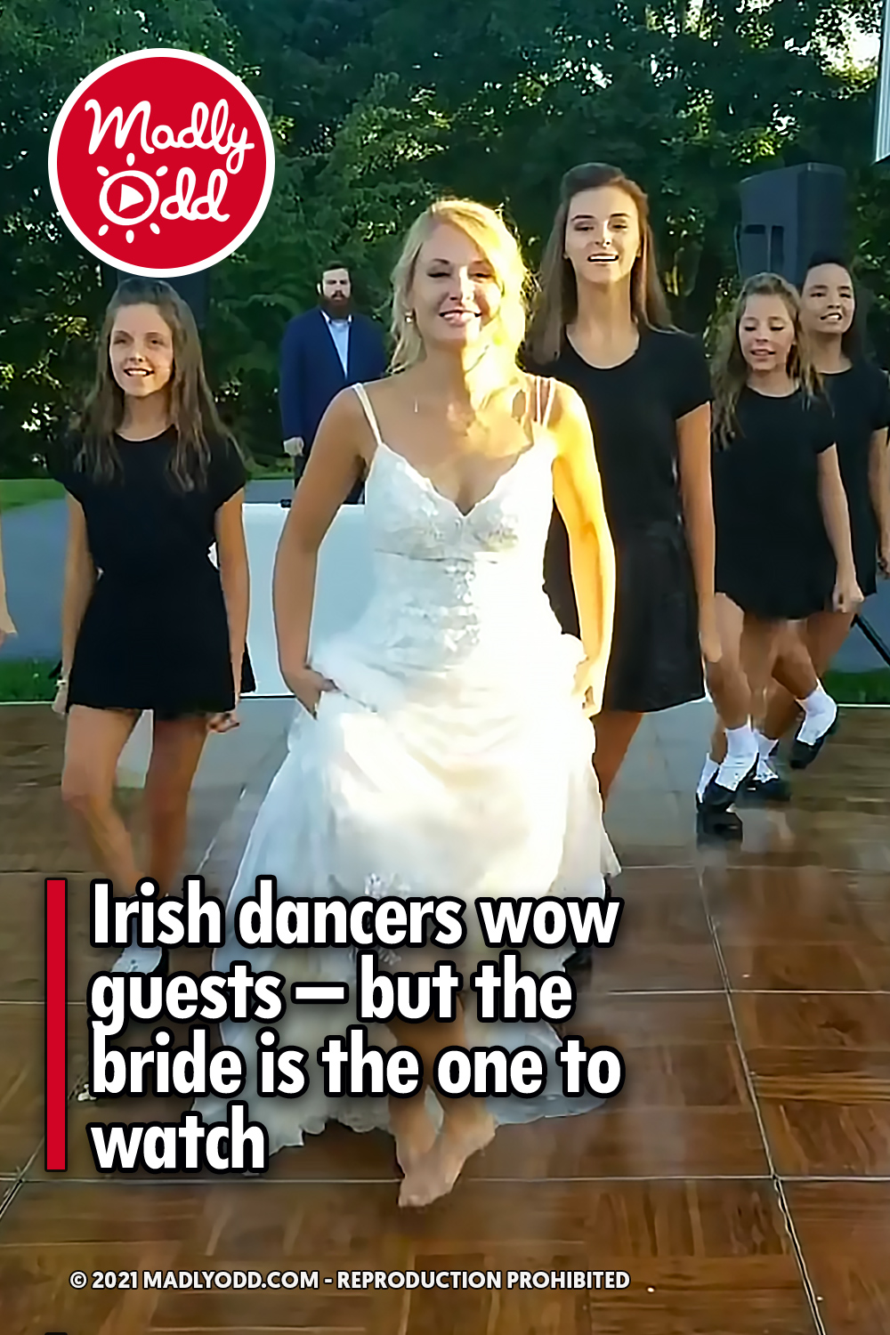 Irish dancers wow guests – but the bride is the one to watch