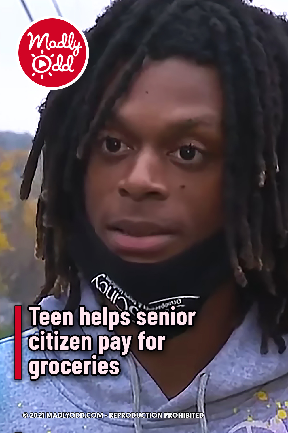Teen helps senior citizen pay for groceries
