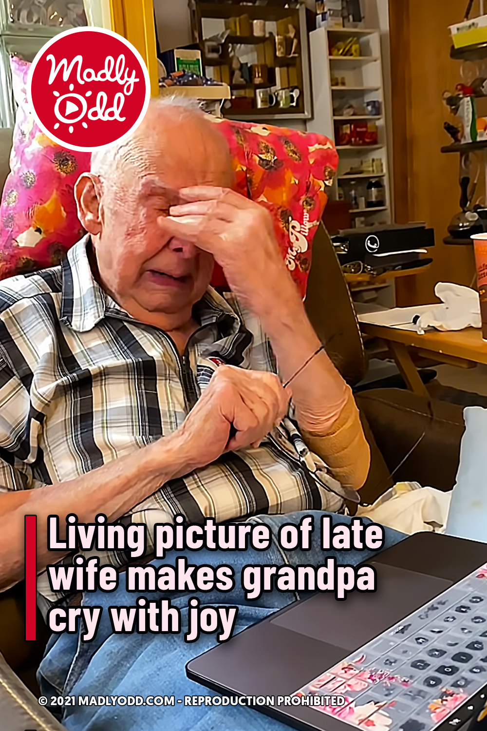Living picture of late wife makes grandpa cry with joy