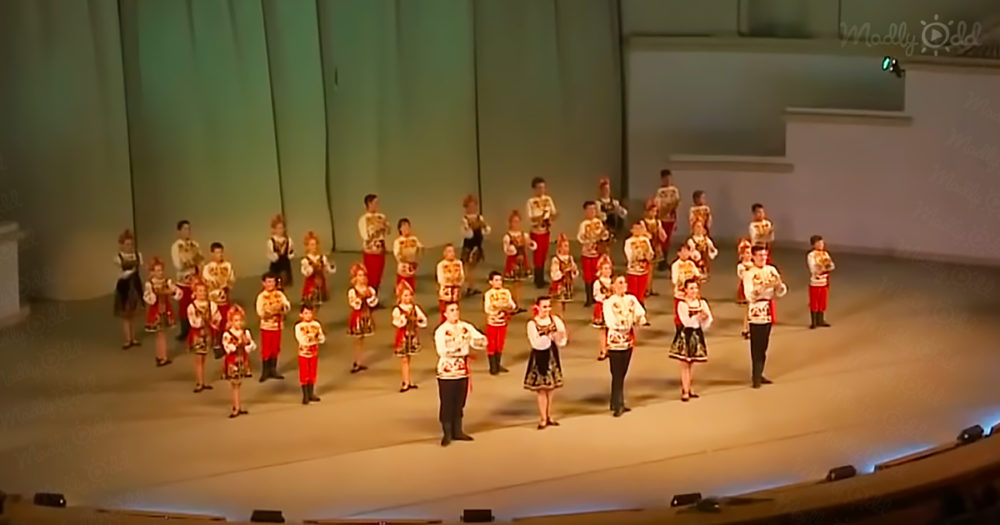 40 kids fill the stage leaving the crowd speechless