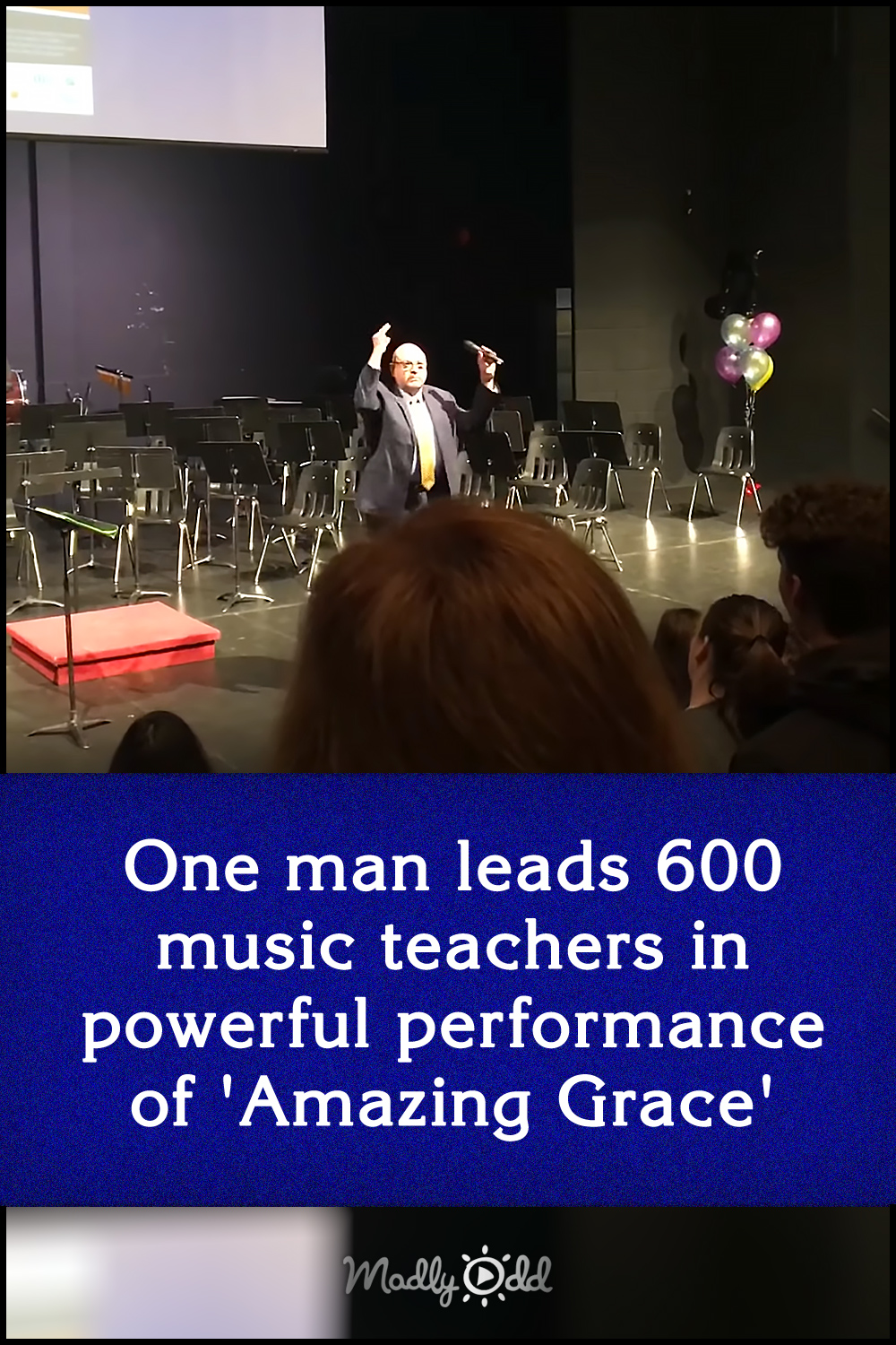 One man leads 600 music teachers in powerful performance of \'Amazing Grace\'