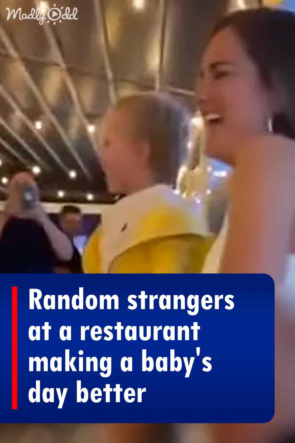Random strangers at a restaurant making a baby\'s day better
