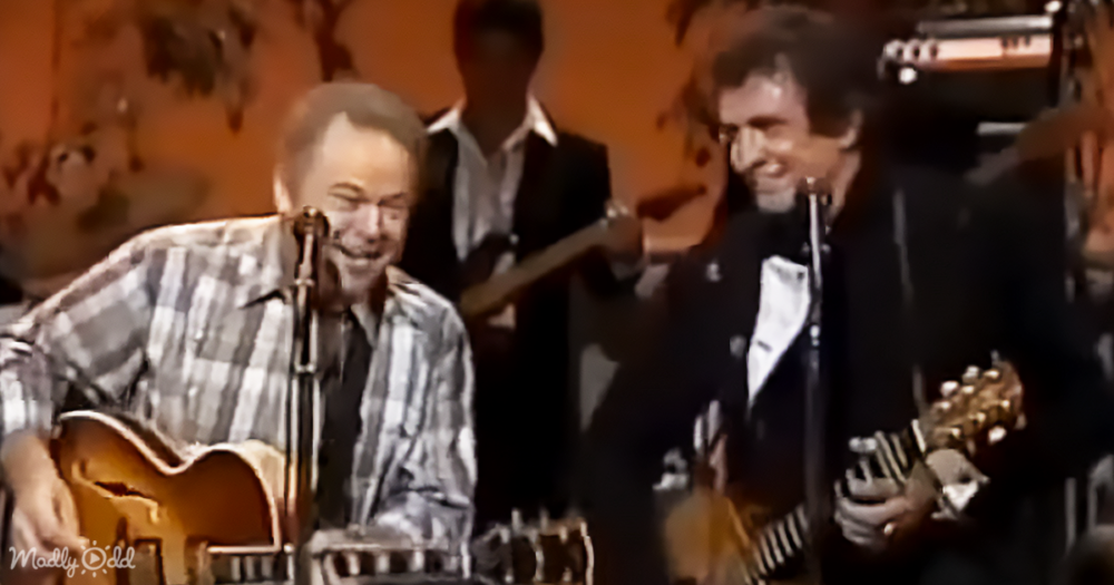 Roy Clark & Johnny Cash’s humorous duet has audience in splits – Madly Odd!